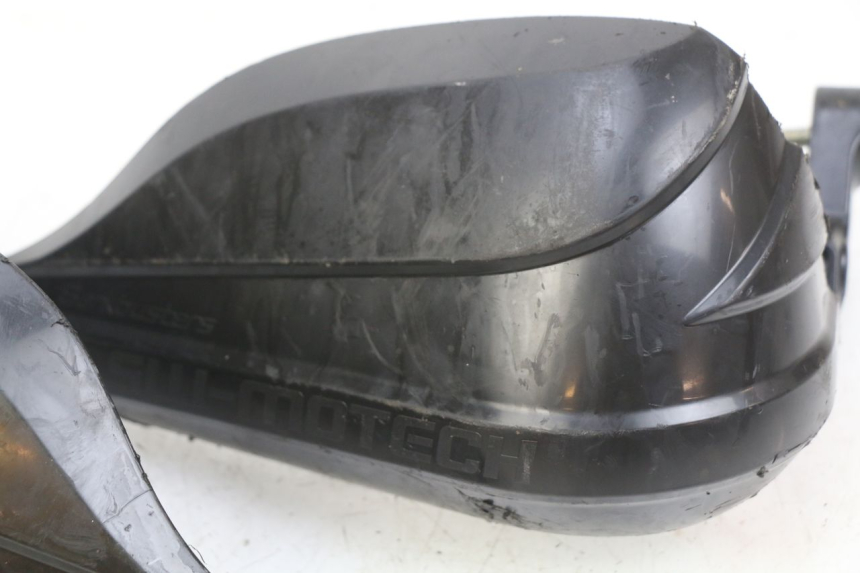photo de PROTECTOR DE MANOS HONDA CB R 1000 (2018 - 2023) - Detalles de los puntos de fijación