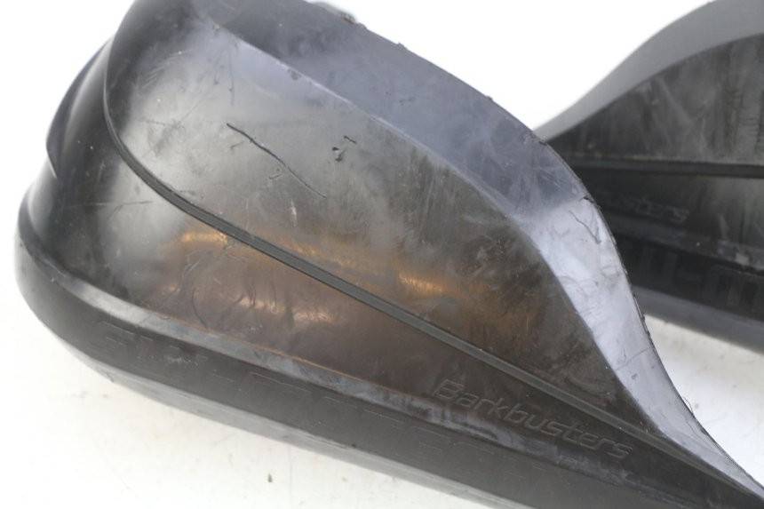 photo de PROTECTOR DE MANOS HONDA CB R 1000 (2018 - 2023) - Estado de la superficie y material