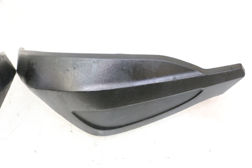 photo de PROTECTOR DE MANOS SYM CROX 4T 50 (2016 - 2023) - Primer plano técnico