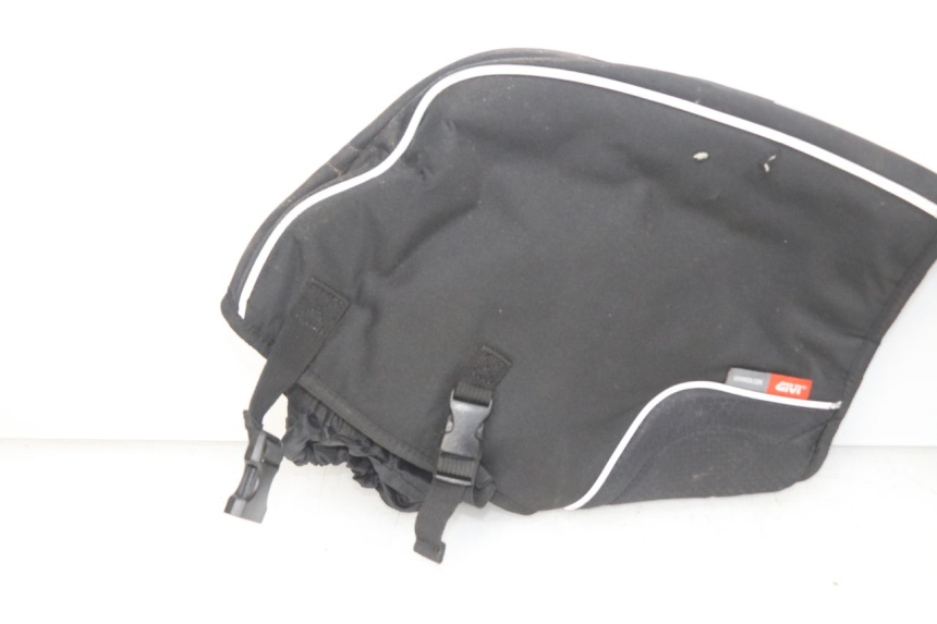 photo de PROTECTOR DE MANOS YAMAHA D'ELIGHT DELIGHT 115 (2013 - 2017) - Detalles de los puntos de fijación