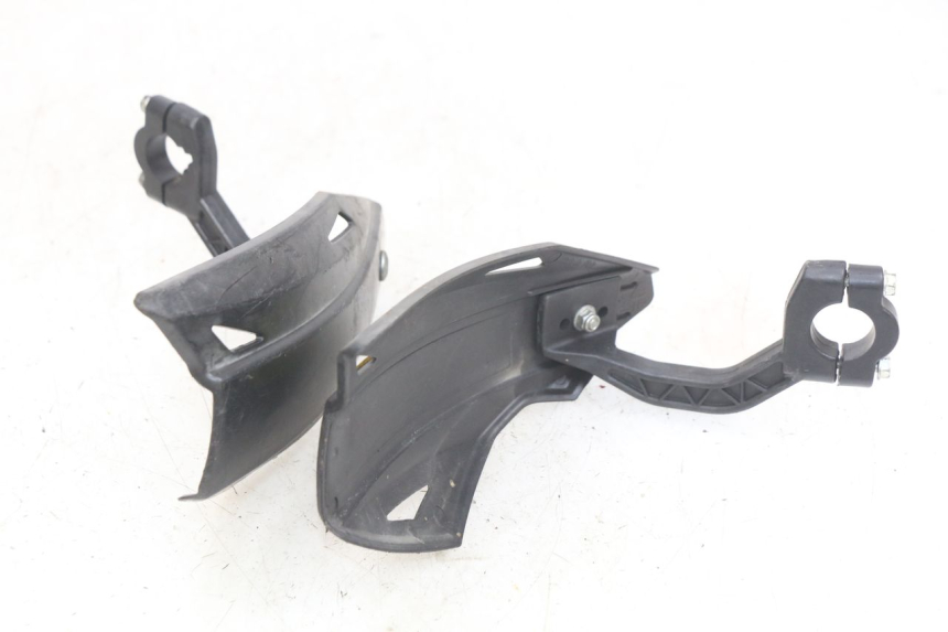 photo de PROTECTOR DE MANOS SHERCO SM-R 50 (2018 - 2021) - Detalles de los puntos de fijación