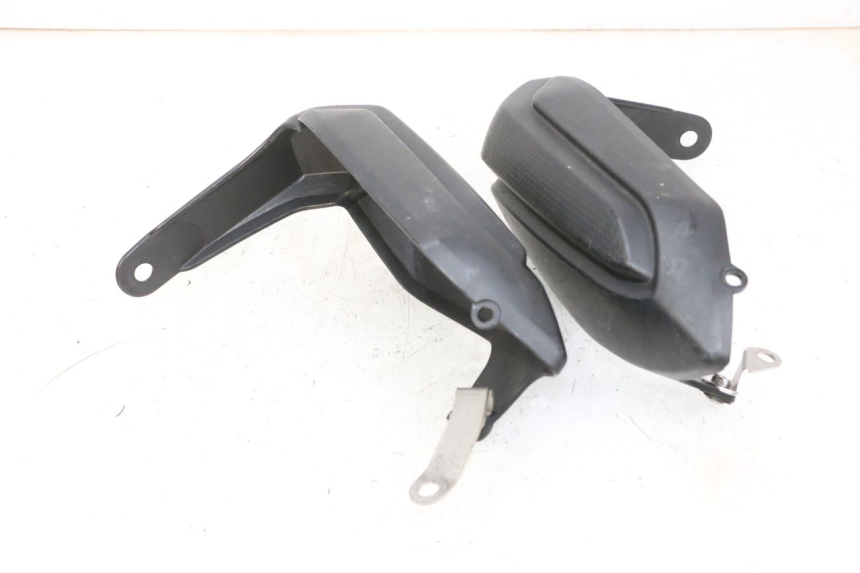 photo de PARAMANOS YAMAHA TDM ABS 900 (2002 - 2014) - Primer plano técnico