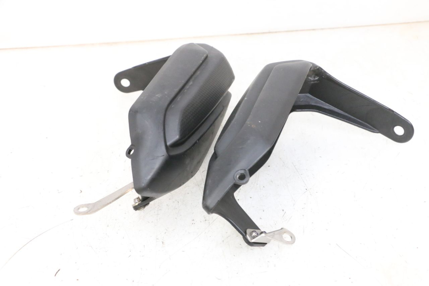 photo de PARAMANOS YAMAHA TDM ABS 900 (2002 - 2014) - Detalles de los puntos de fijación