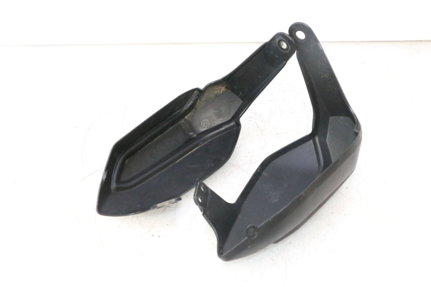 photo de PARAMANOS YAMAHA TDM ABS 900 (2002 - 2014) - Detalles de los puntos de fijación