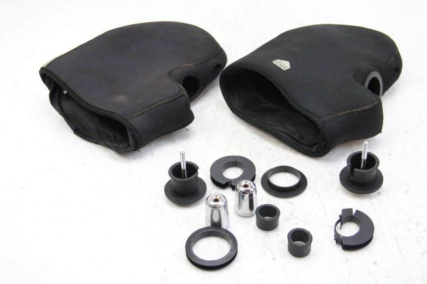 photo de PROTECTOR DE MANOS PIAGGIO XEVO - X EVO 125 (2007 - 2017) - Detalle de la pieza