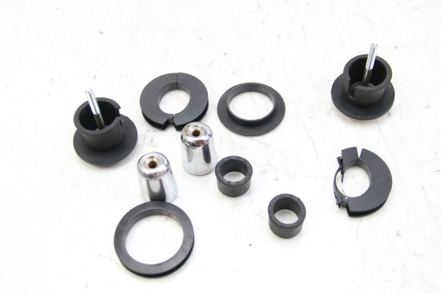 photo de PROTECTOR DE MANOS PIAGGIO XEVO - X EVO 125 (2007 - 2017) - Zoom estado de uso