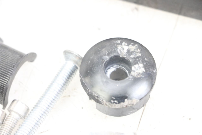 photo de PROTECTOR DE MANOS YAMAHA XT X 660 (2004 - 2016) - Zoom sobre los componentes