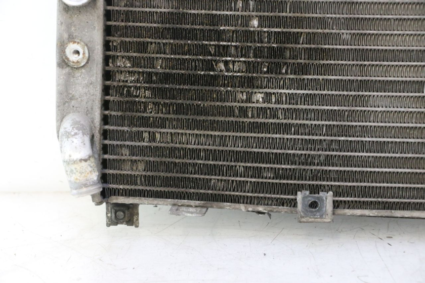 photo de RADIADOR  SUZUKI BURGMAN EXECUTIVE ABS 650 (2006 - 2012) - Primer plano de alta resolución