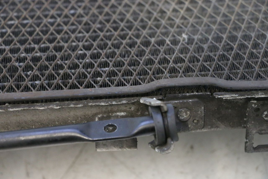 photo de RADIADOR  SUZUKI BURGMAN EXECUTIVE ABS 650 (2006 - 2012) - Primer plano de alta resolución