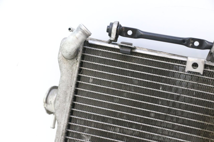 photo de RADIADOR  SUZUKI BURGMAN EXECUTIVE ABS 650 (2006 - 2012) - Estado de la superficie y material