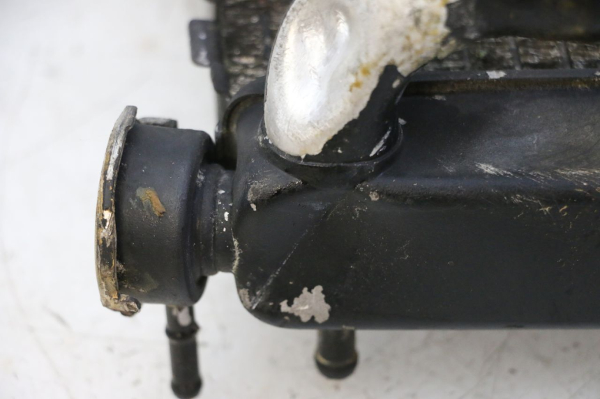 photo de RADIADOR  HONDA CBR RR FIREBLADE 900 (1992 - 1994) - Zoom sobre los componentes