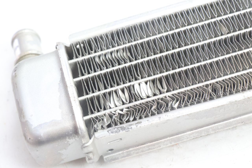 photo de RADIADOR DERECHO PEUGEOT LUDIX BLASTER 50 (2006 - 2014) - Detalles de los puntos de fijación