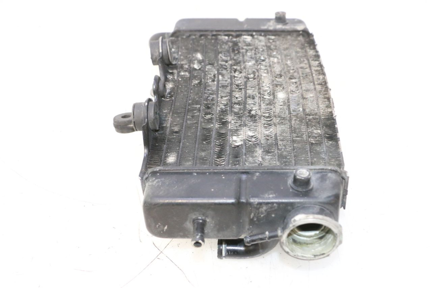 photo de RADIADOR DERECHO HONDA XRV AFRICA TWIN 750 (1990 - 1992) - Primer plano técnico
