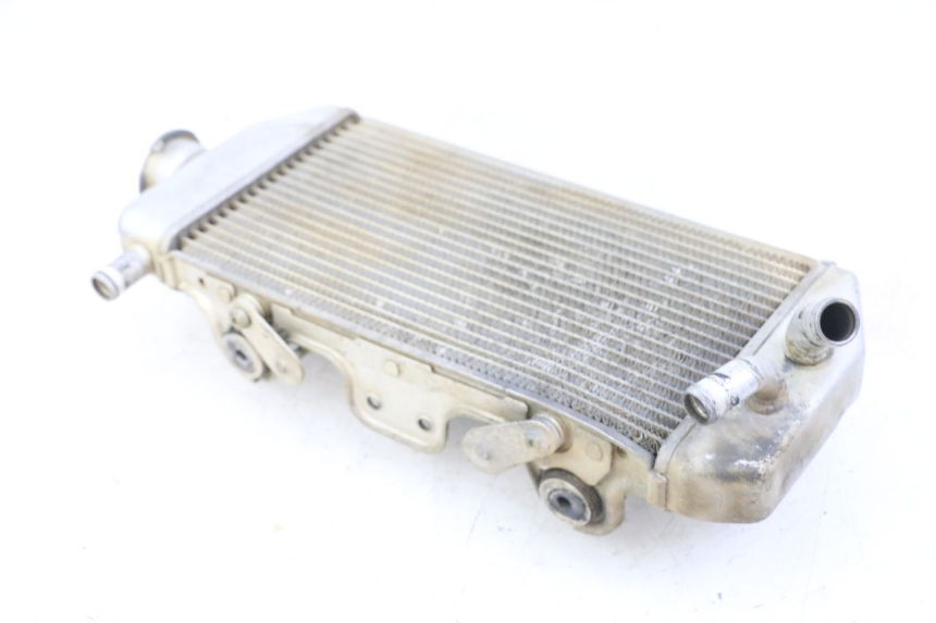 photo de RADIADOR DERECHO YAMAHA YZ-F YZF 250 (2007 - 2013) - Primer plano técnico