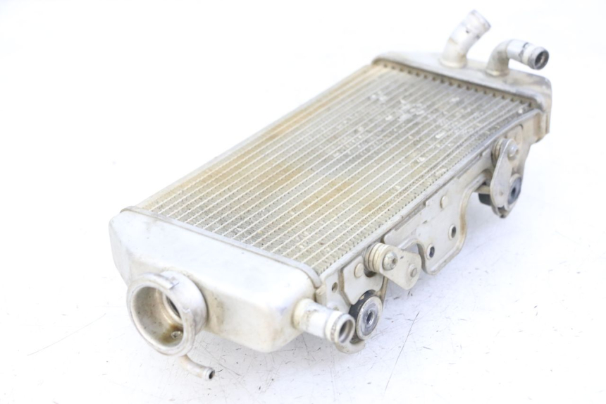 photo de RADIADOR DERECHO YAMAHA YZ-F YZF 250 (2007 - 2013) - Detalles de los puntos de fijación