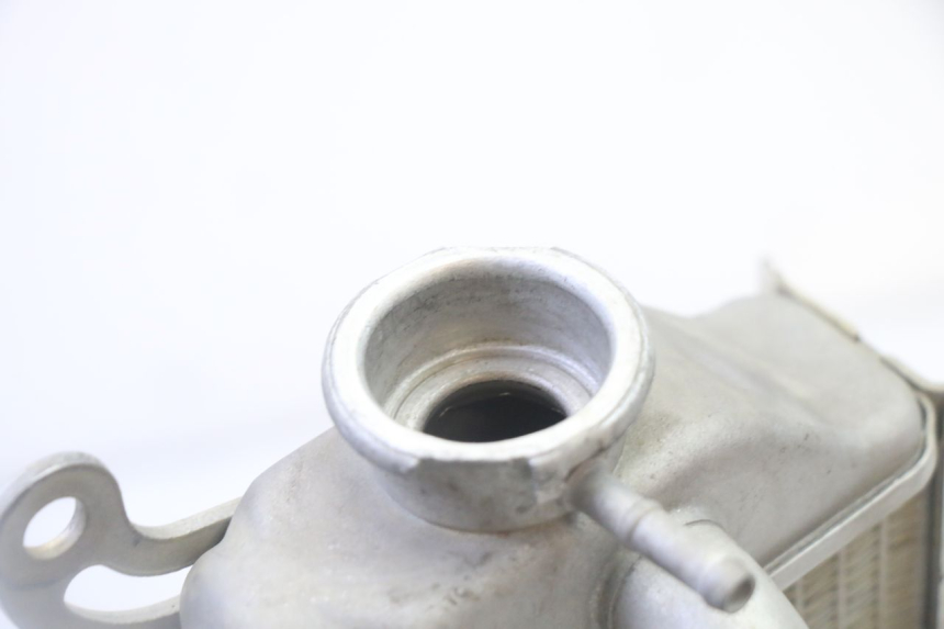photo de RADIADOR DERECHO YAMAHA YZ-F YZF 250 (2014 - 2018) - Detalles de los puntos de fijación