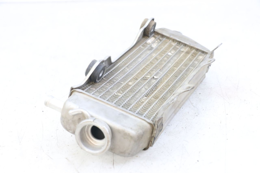 photo de RADIADOR DERECHO YAMAHA YZ 125 (2017 - 2021) - Primer plano técnico