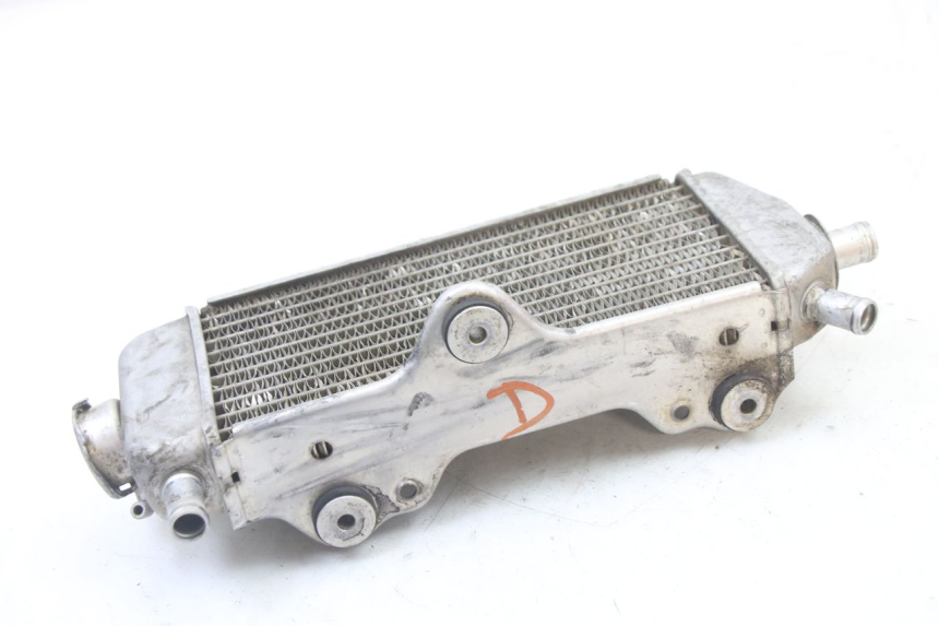 photo de RADIADOR DERECHO YAMAHA YZ 125 (2006 - 2016) - Primer plano técnico