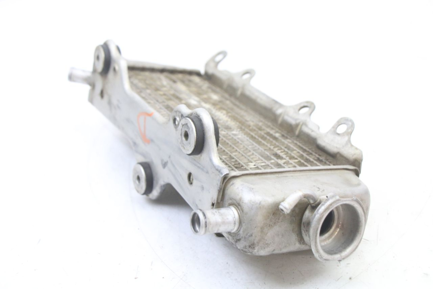 photo de RADIADOR DERECHO YAMAHA YZ 125 (2006 - 2016) - Detalles de los puntos de fijación
