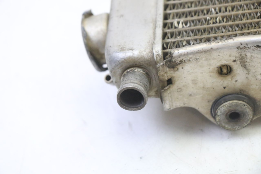 photo de RADIADOR DERECHO YAMAHA YZ 125 (1998 - 2005) - Características distintivas