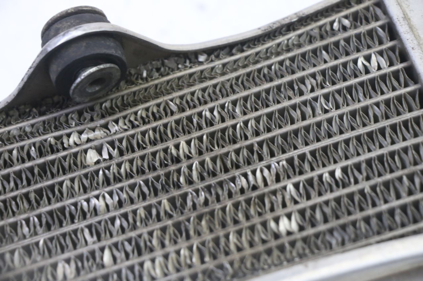 photo de RADIADOR DERECHO YAMAHA YZ 125 (1998 - 2005) - Estado de la superficie y material