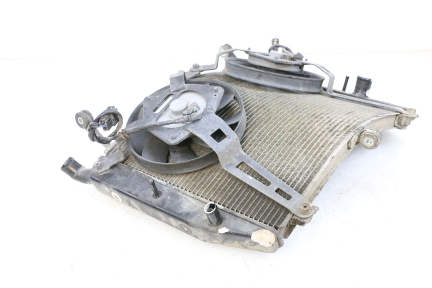 photo de RADIADOR YAMAHA FJR ABS 1300 (2006 - 2012) - Primer plano técnico