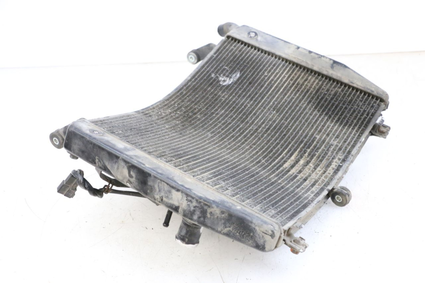 photo de RADIADOR YAMAHA FJR ABS 1300 (2006 - 2012) - Detalles de los puntos de fijación