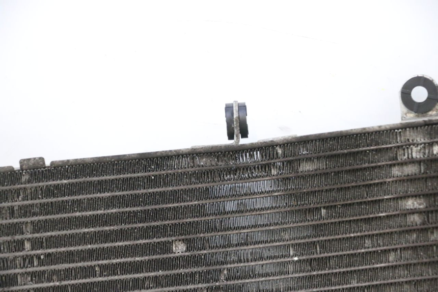 photo de RADIADOR  HONDA FJS SILVER WING SILVERWING 400 (2005 - 2008) - Primer plano de alta resolución