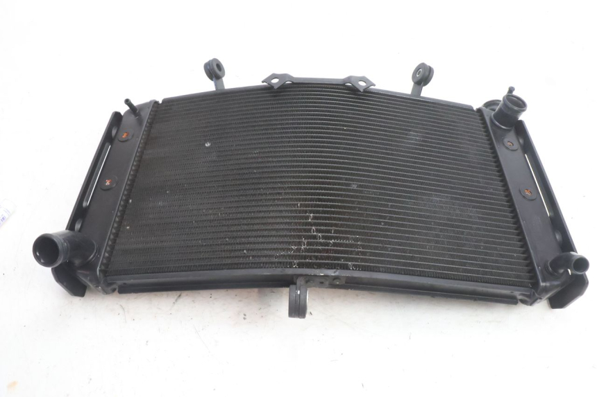 photo de RADIADOR  YAMAHA FZ8 800 (2010 - 2016) - Detalles de los puntos de fijación