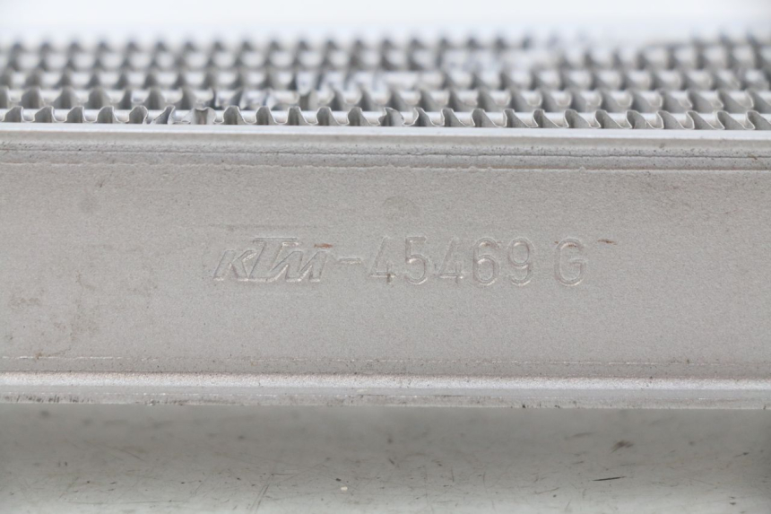 photo de RADIADOR IZQUIERDO  PEUGEOT LUDIX BLASTER 50 (2006 - 2014) - Otra perspectiva