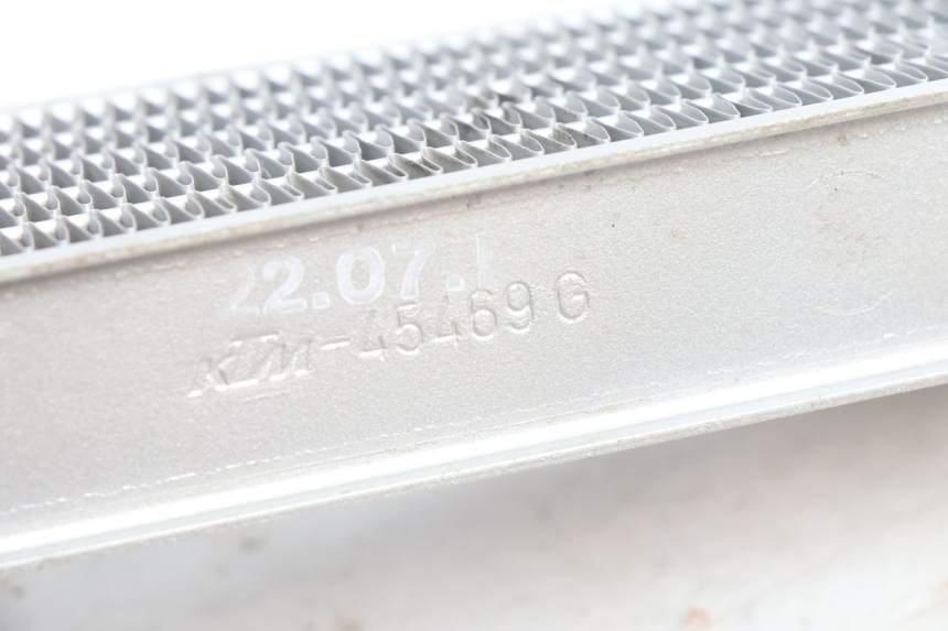 photo de RADIADOR IZQUIERDO  PEUGEOT LUDIX BLASTER 50 (2006 - 2014) - Zoom sobre los componentes