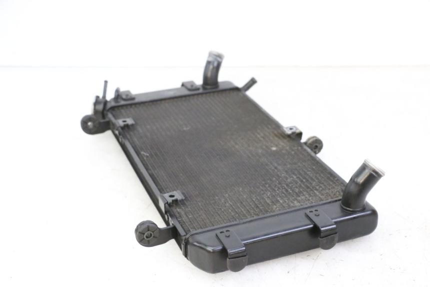 photo de RADIADOR SUZUKI GSR 750 (2011 - 2017) - Detalles de los puntos de fijación