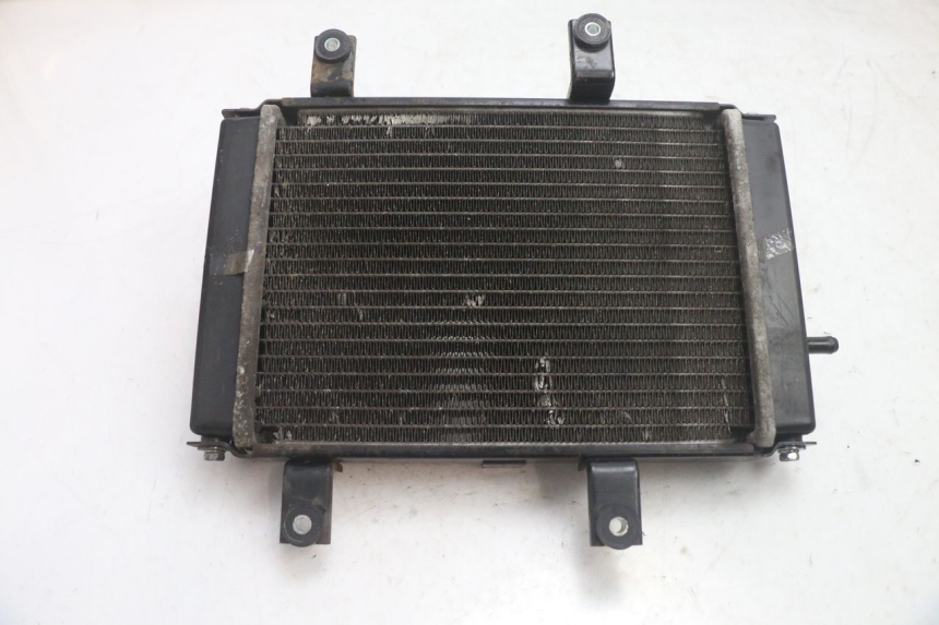 photo de RADIADOR  SYM GTS EVO 125 (2009 - 2013) - Detalles de los puntos de fijación