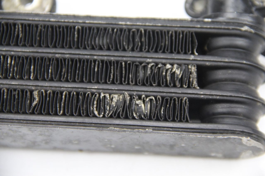 photo de RADIADOR ACEITE HONDA CBR F SC21 1000 (1986 - 1992) - Primer plano técnico