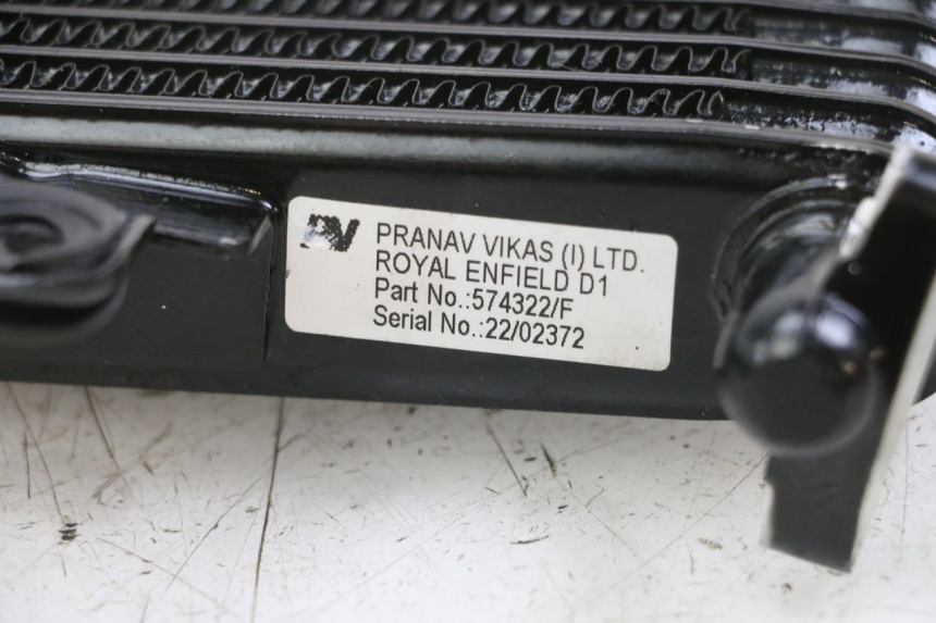 photo de RADIADOR ACEITE ROYAL ENFIELD SCRAM 411 (2022 - 2024) - Primer plano técnico