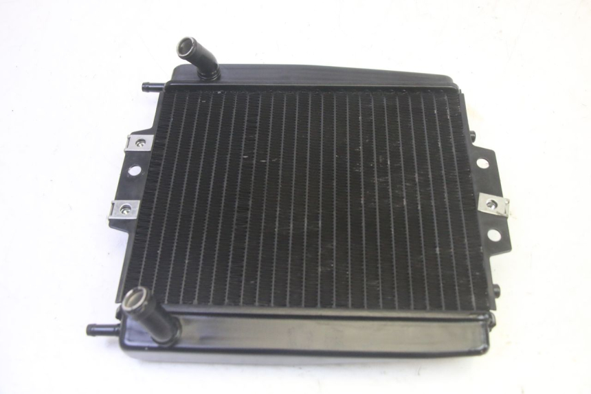 photo de RADIADOR  PIAGGIO MP3 HPE 350 (2018 - 2020) - Primer plano técnico