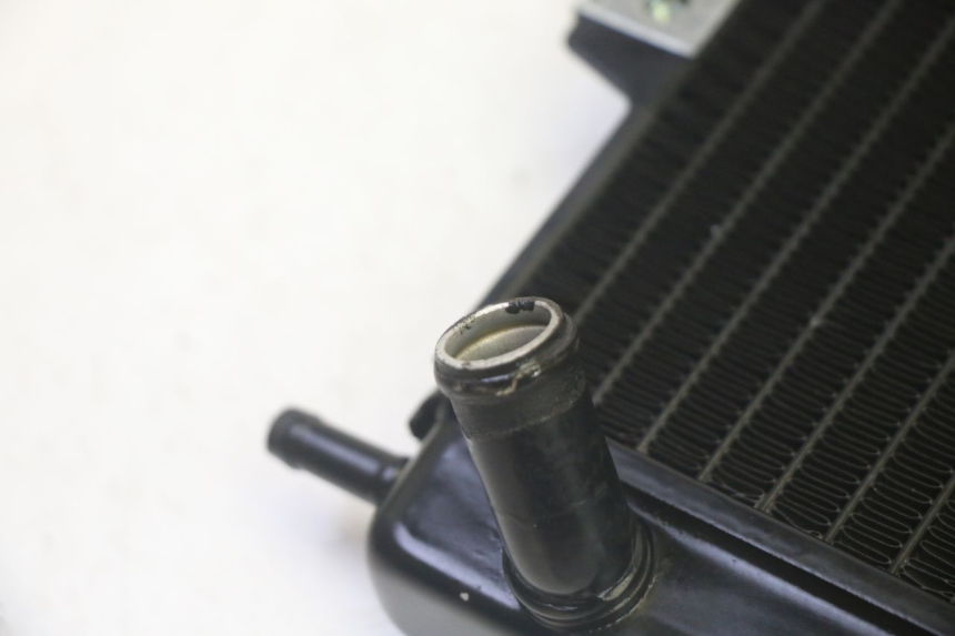 photo de RADIADOR  PIAGGIO MP3 HPE 350 (2018 - 2020) - Detalles de los puntos de fijación