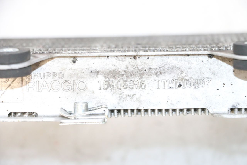 photo de RADIADOR  PIAGGIO MP3 HPE 300 (2019 - 2026) - Estado de la superficie y material