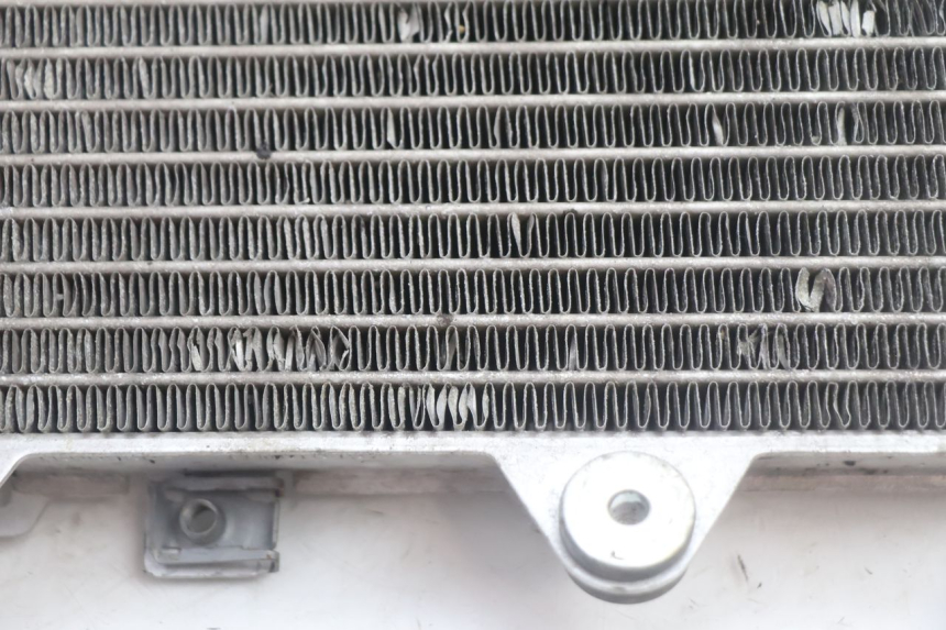 photo de RADIADOR  PIAGGIO MP3 HPE 530 (2022 - 2026) - Primer plano técnico