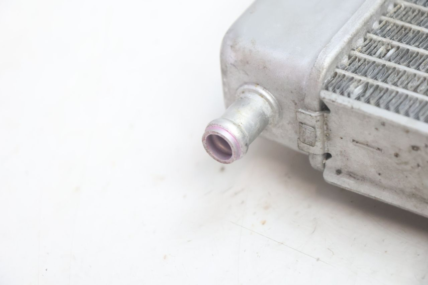 photo de RADIADOR  PIAGGIO MP3 HPE 530 (2022 - 2026) - Detalles de los puntos de fijación