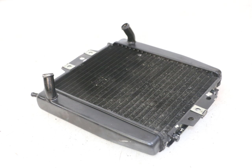 photo de RADIADOR PIAGGIO MP3 LT 400 (2007 - 2012) - Detalles de los puntos de fijación