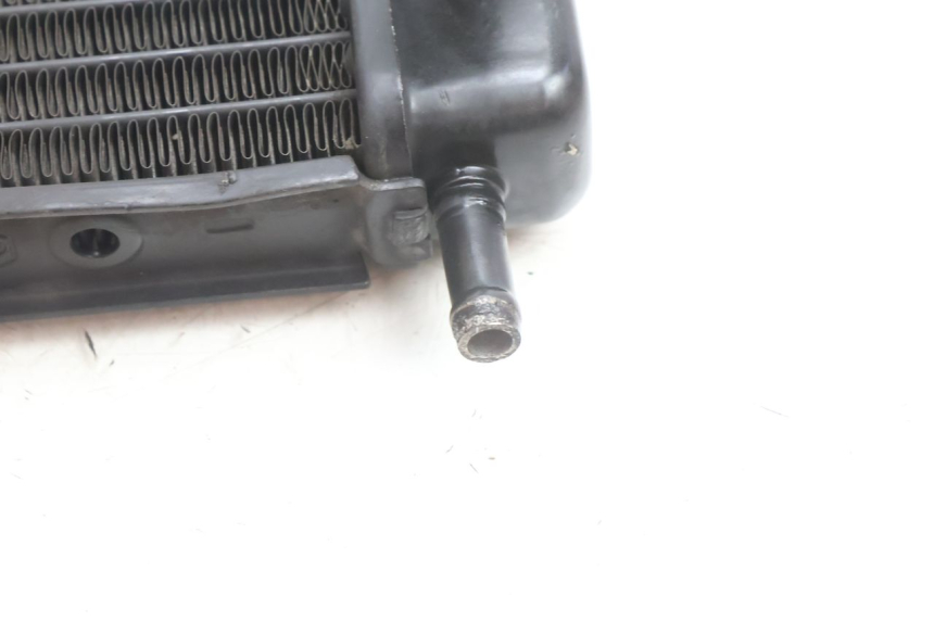 photo de RADIADOR  PIAGGIO MP3 500 (2016 - 2018) - Detalles de los puntos de fijación