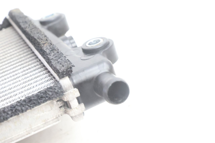 photo de RADIADOR  YAMAHA N-MAX NMAX 125 (2021 - 2024) - Primer plano técnico