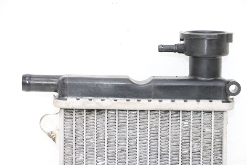 photo de RADIADOR YAMAHA NEOS NEO'S 4T 50 (2008 - 2016) - Detalles de los puntos de fijación