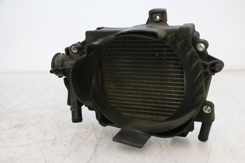 photo de RADIADOR  HONDA PCX (JF57/JF64) 125 (2014 - 2018) - Detalles de los puntos de fijación