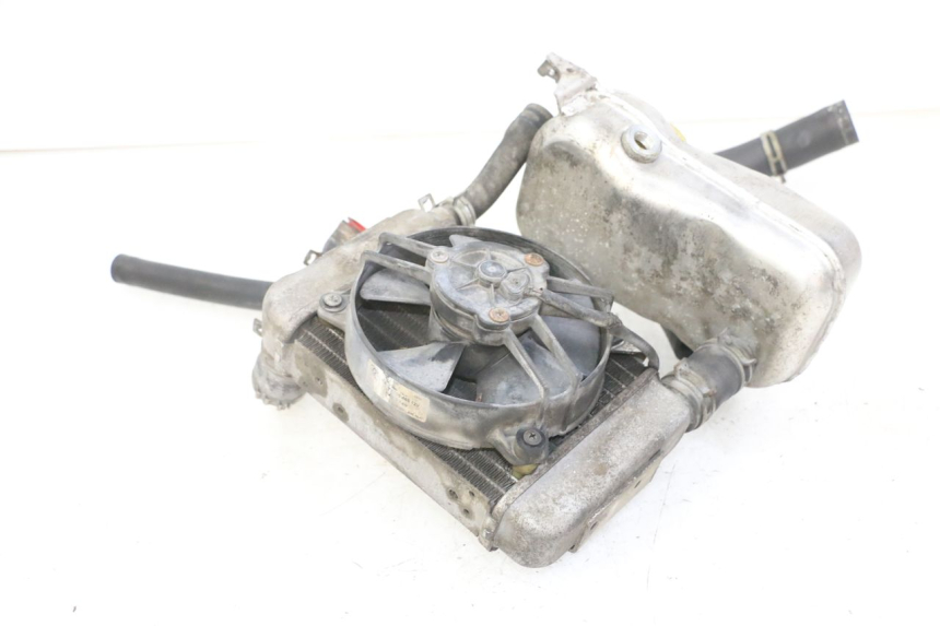 photo de RADIADOR PEUGEOT SATELIS COMPRESSOR K15 125 (2006 - 2009) - Otra perspectiva