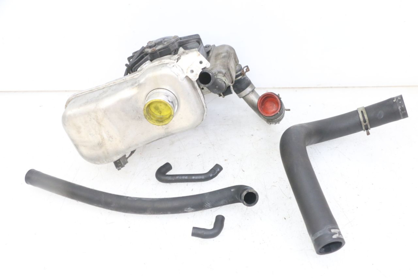 photo de RADIADOR PEUGEOT SATELIS COMPRESSOR K15 125 (2006 - 2009) - Primer plano técnico