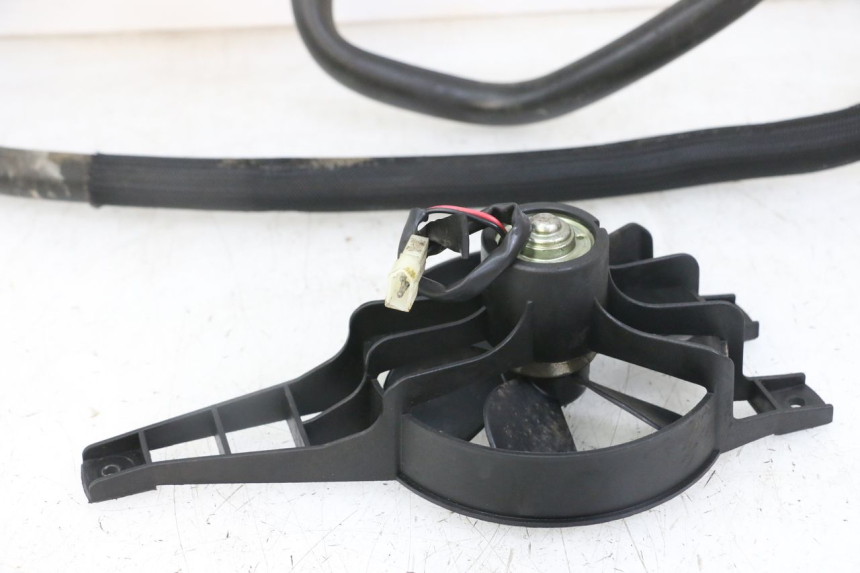 photo de RADIADOR PEUGEOT SATELIS 125 (2010 - 2012) - Detalles de los puntos de fijación