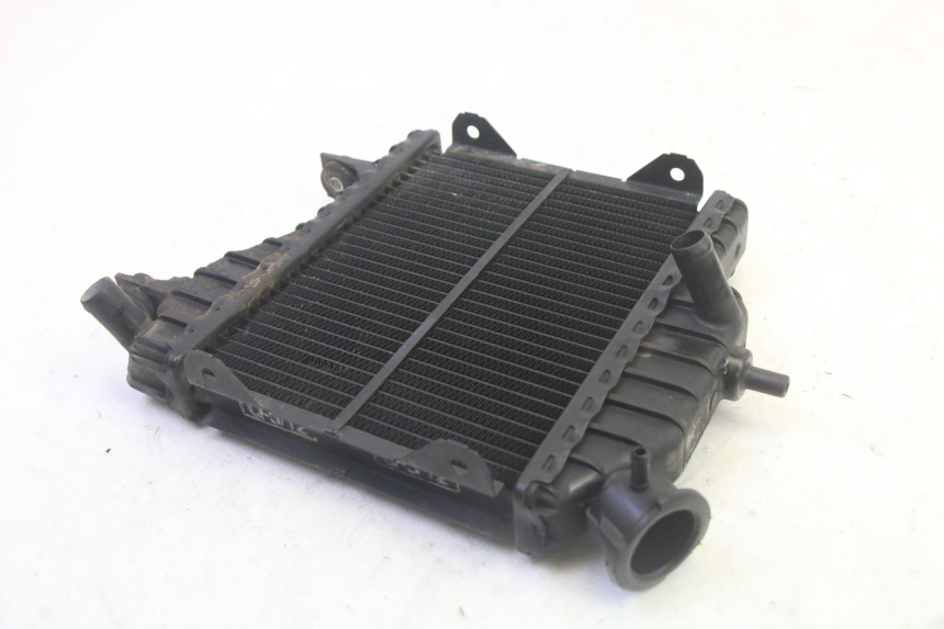 photo de RADIADOR  YAMAHA TZR 50 (2008 - 2016) - Primer plano técnico