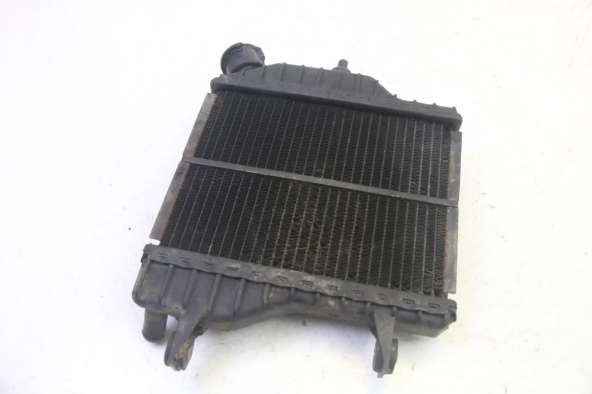 photo de RADIADOR  YAMAHA TZR 50 (2008 - 2016) - Detalles de los puntos de fijación